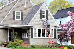 How to clean vinyl siding